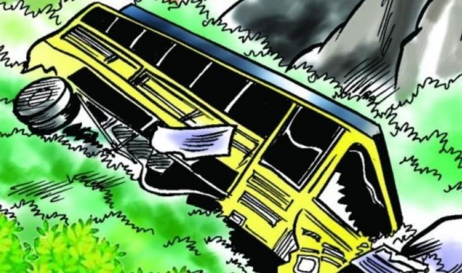 One passenger died and 10 injured in a bus accident in Palpa