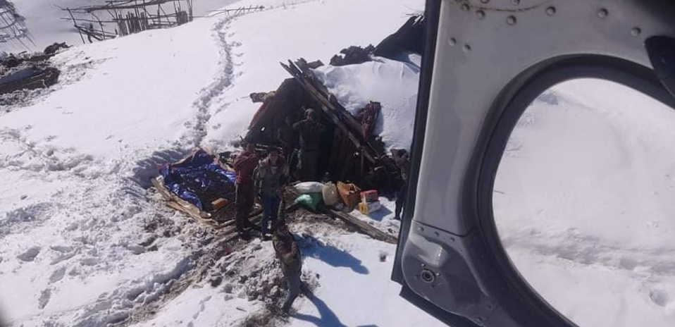 Nepal Army helicopter that went to rescue those trapped in the snow returned dropping the food