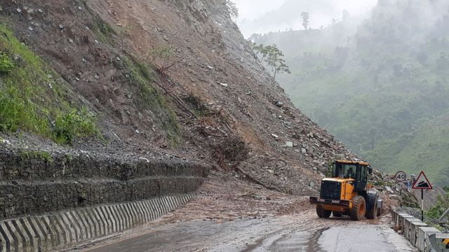 Landslide blocks Narayangadh-Muglin road section