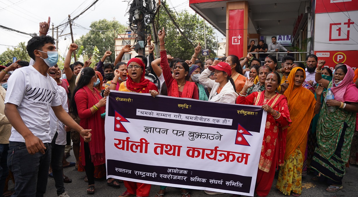 Demonstration of street vendors in front of Kathmandu Metropolis office